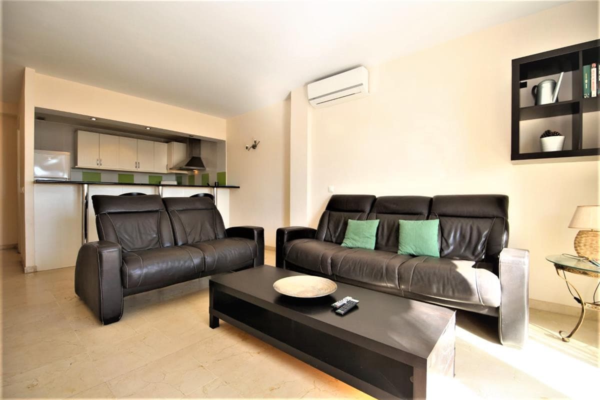 Middle Floor Apartment in Estepona — photo 8 of 10
