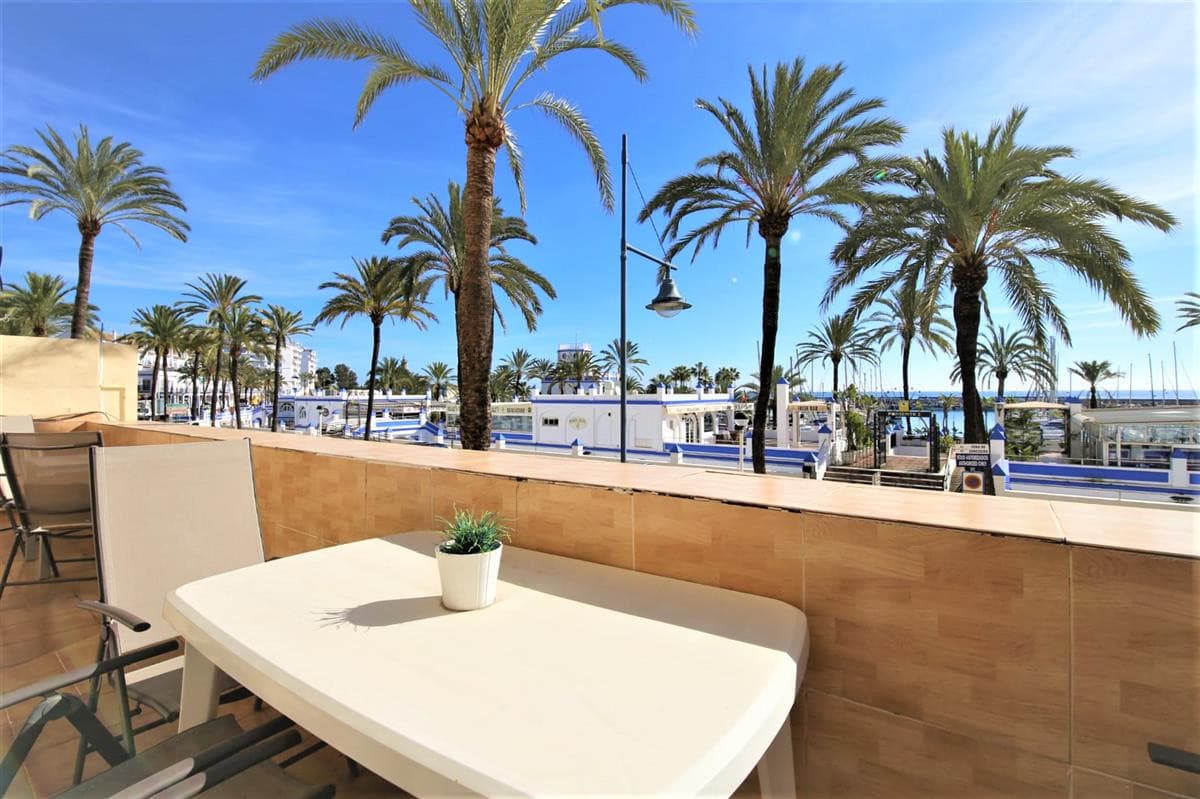 Middle Floor Apartment in Estepona — photo 9 of 10