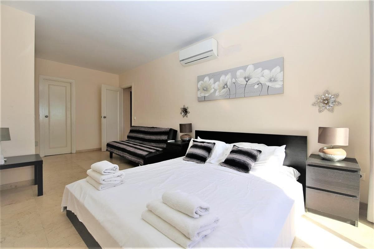 Middle Floor Apartment in Estepona — photo 10 of 10