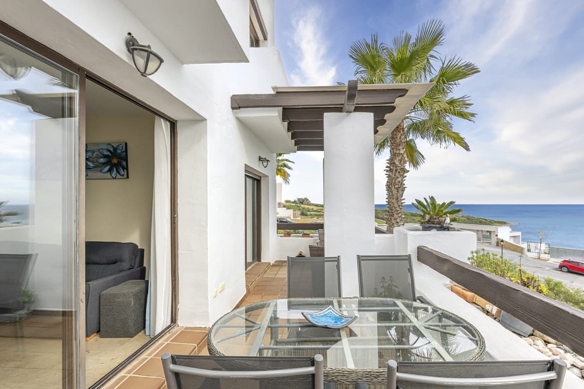 Middle Floor Apartment in La Alcaidesa — photo 3 of 10