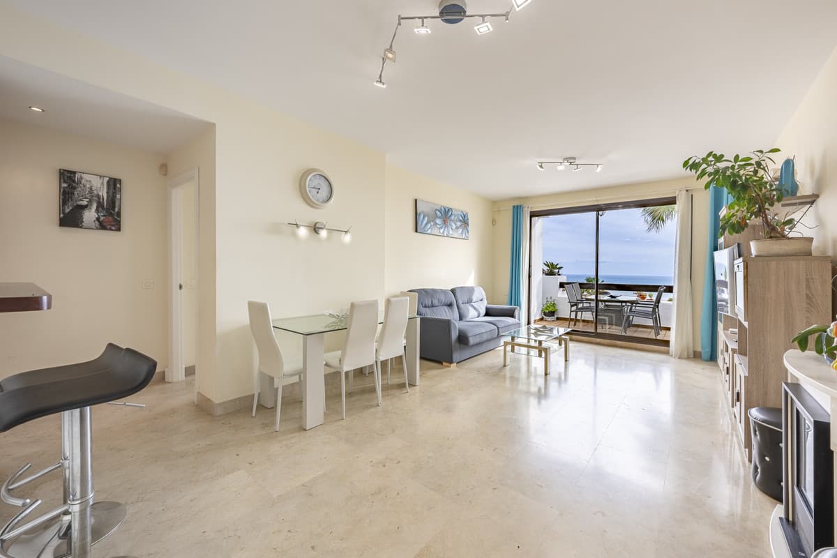 Middle Floor Apartment in La Alcaidesa — photo 7 of 10