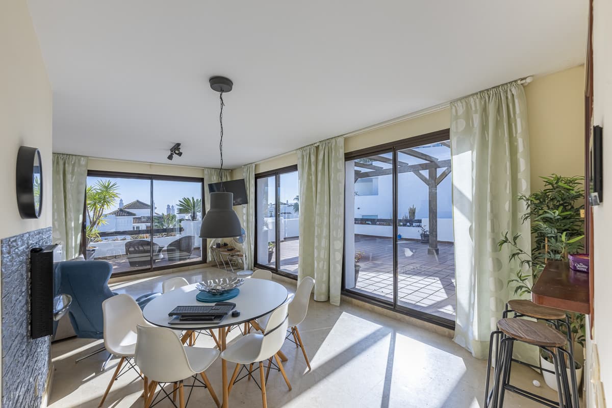 Middle Floor Apartment in La Alcaidesa — photo 2 of 10