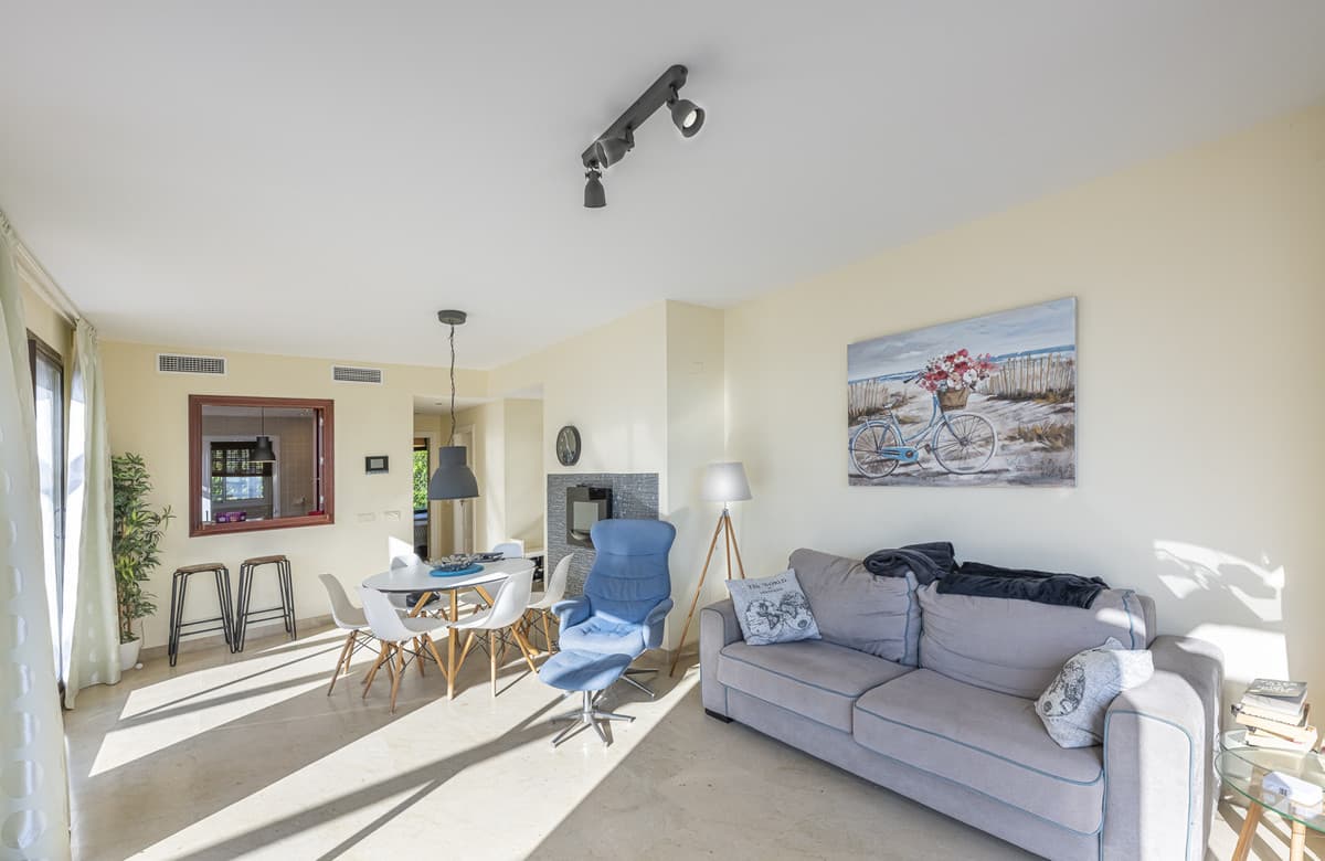 Middle Floor Apartment in La Alcaidesa — photo 3 of 10