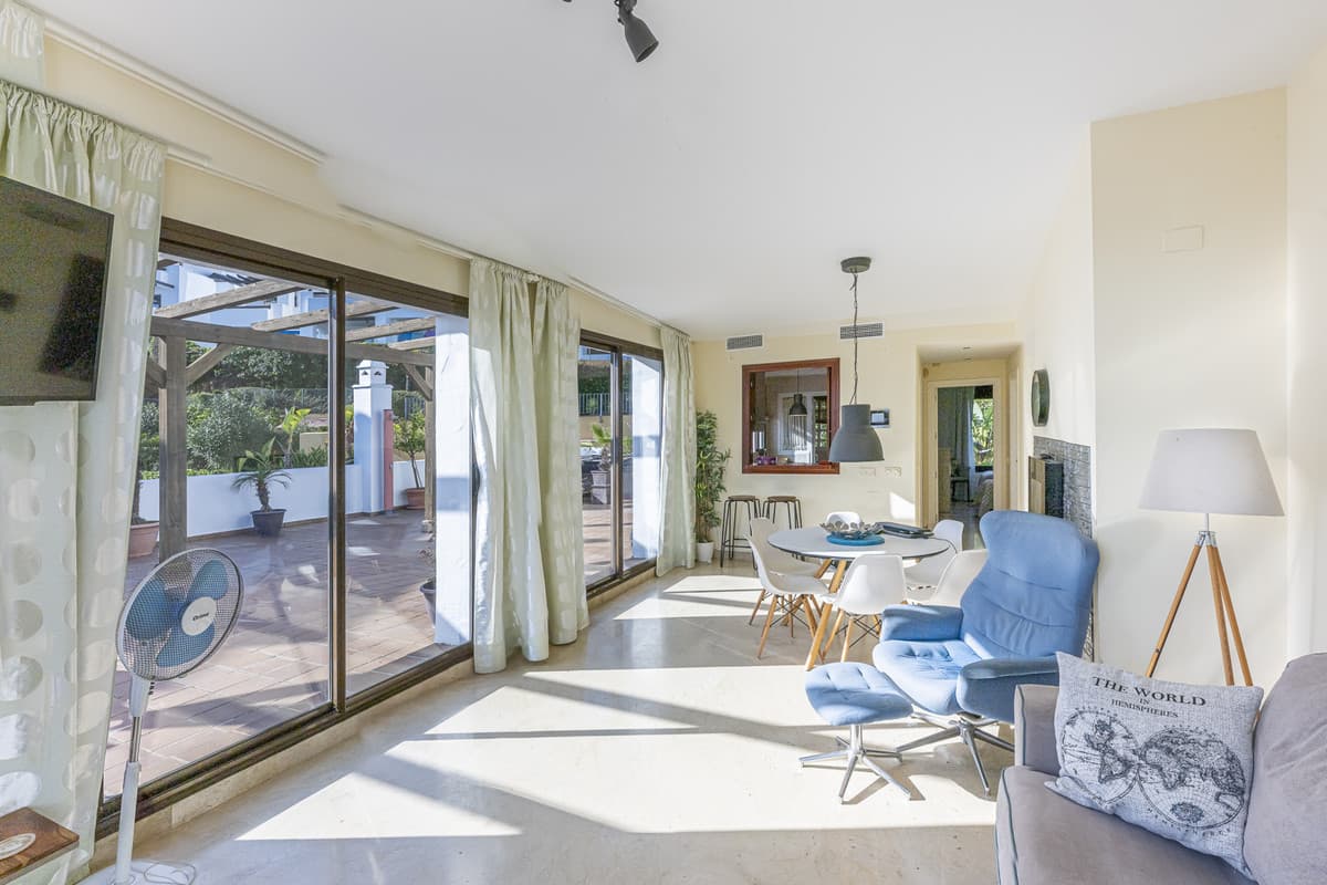 Middle Floor Apartment in La Alcaidesa — photo 4 of 10