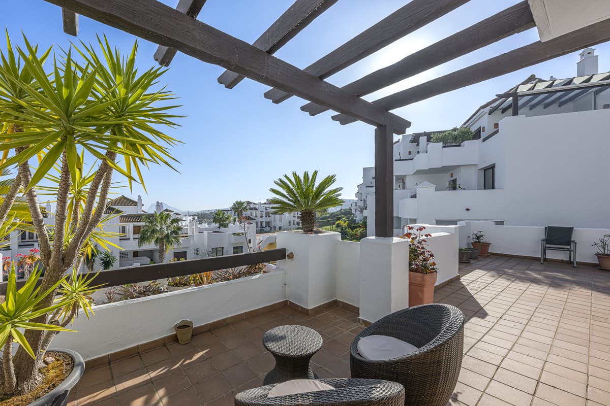 Middle Floor Apartment in La Alcaidesa — photo 5 of 10