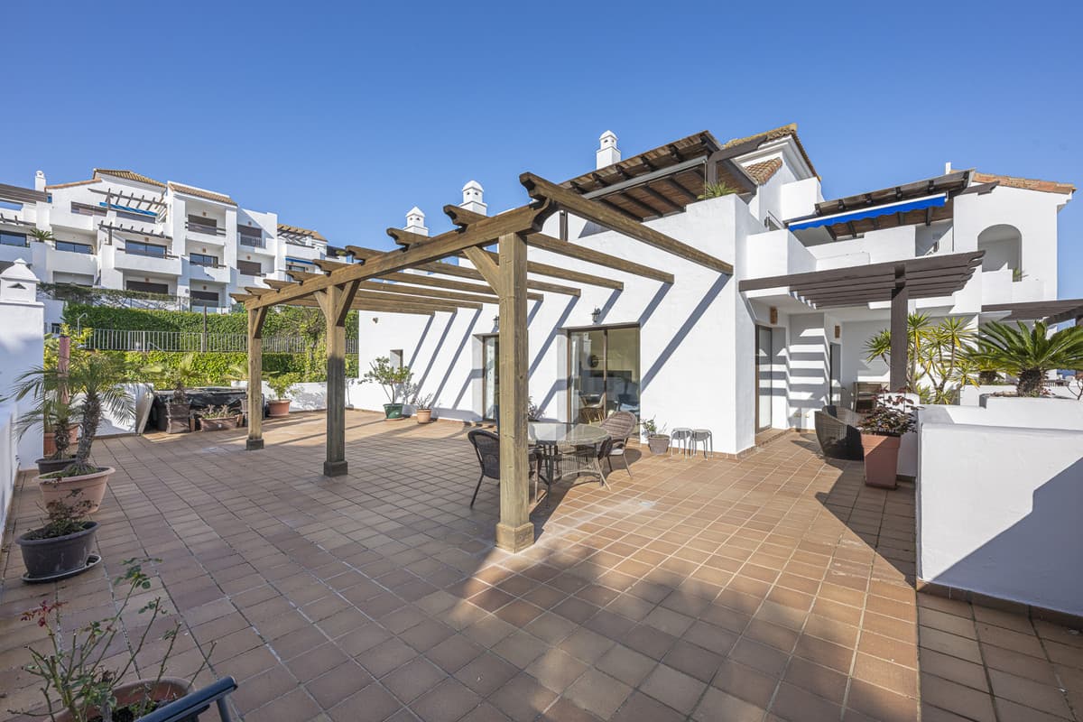 Middle Floor Apartment in La Alcaidesa — photo 8 of 10