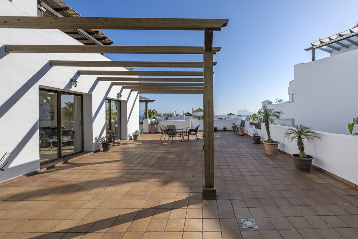 Middle Floor Apartment in La Alcaidesa — photo 9 of 10
