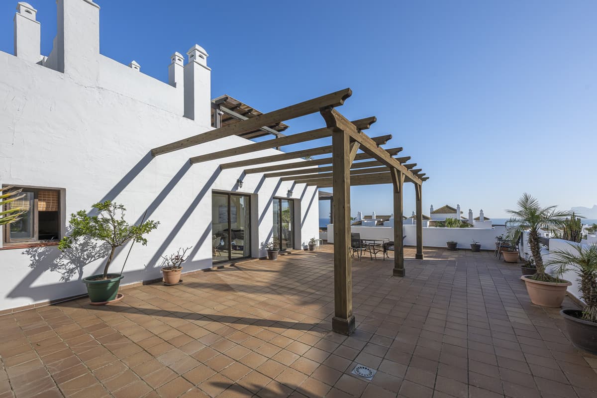Middle Floor Apartment in La Alcaidesa — photo 10 of 10