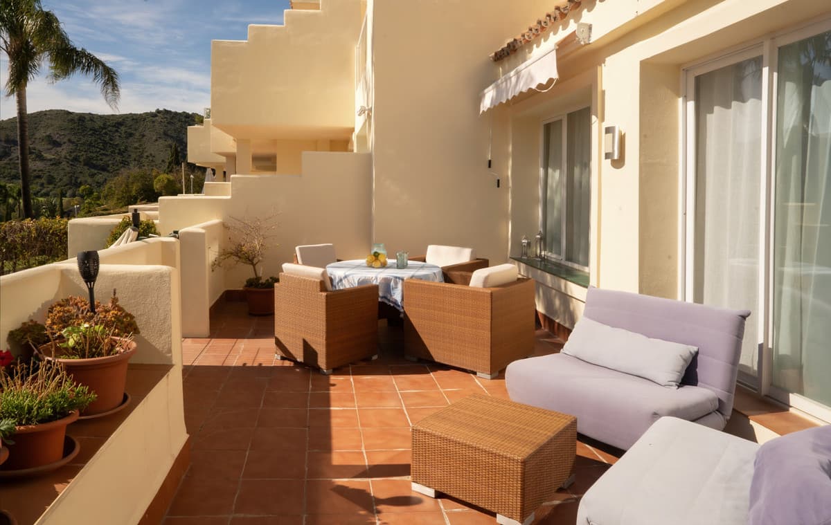 Ground Floor Apartment in Benahavís — photo 3 of 10