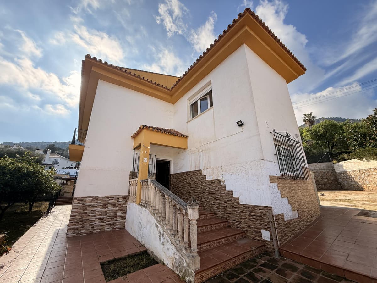 Detached Villa in Alhaurín de la Torre — photo 2 of 10