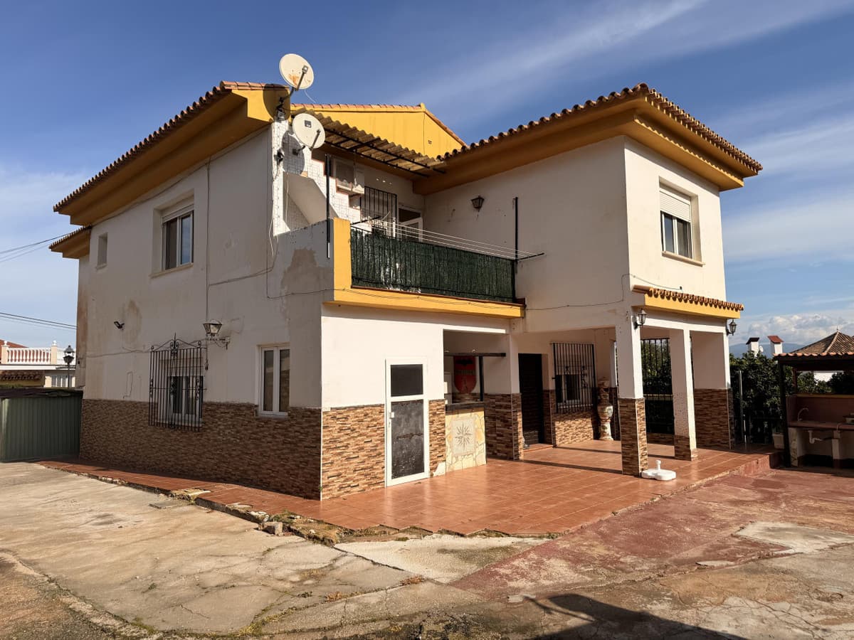 Detached Villa in Alhaurín de la Torre — photo 3 of 10