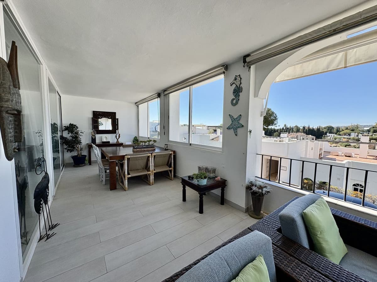 Middle Floor Apartment in La Quinta — photo 3 of 10