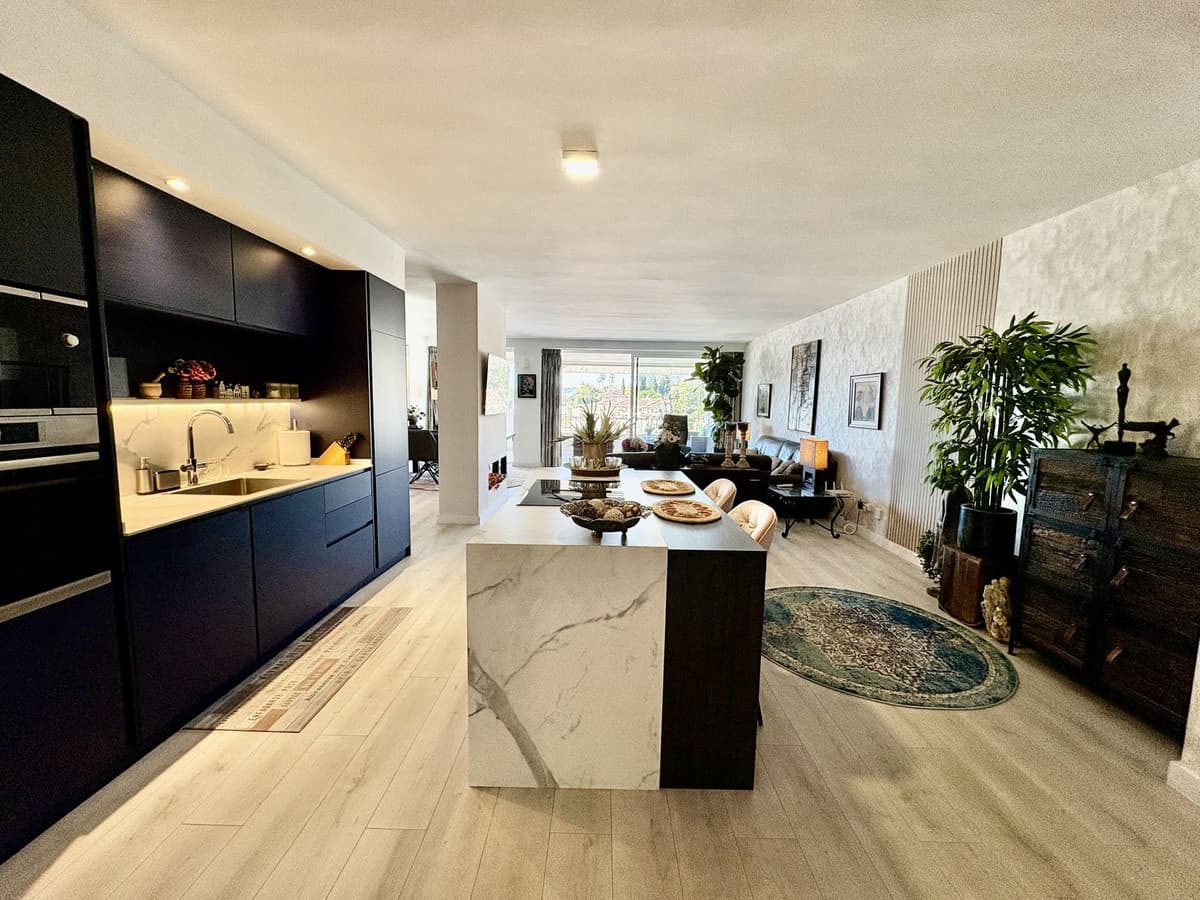 Middle Floor Apartment in La Quinta — photo 4 of 10