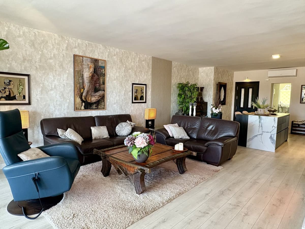 Middle Floor Apartment in La Quinta — photo 6 of 10