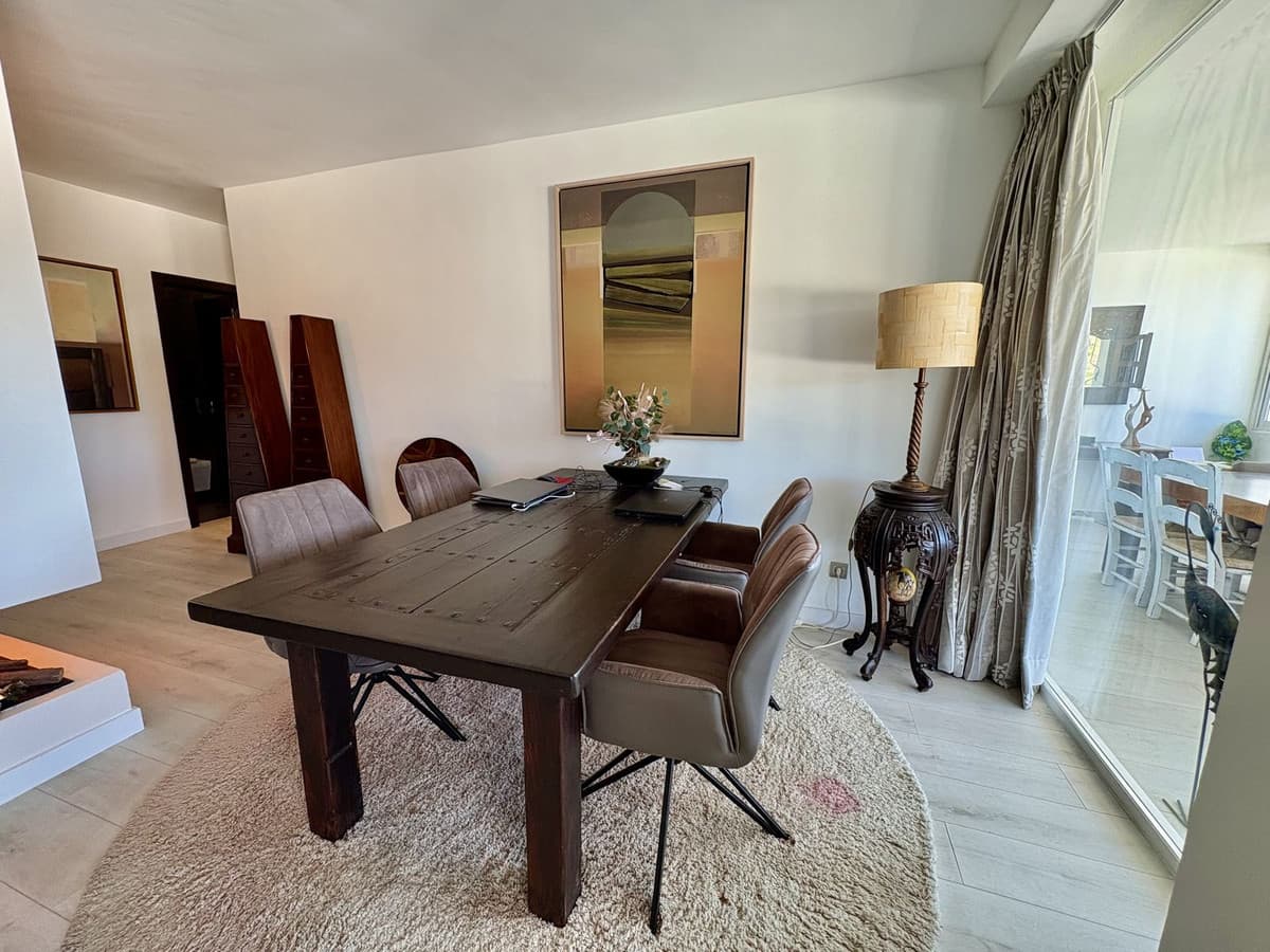 Middle Floor Apartment in La Quinta — photo 9 of 10