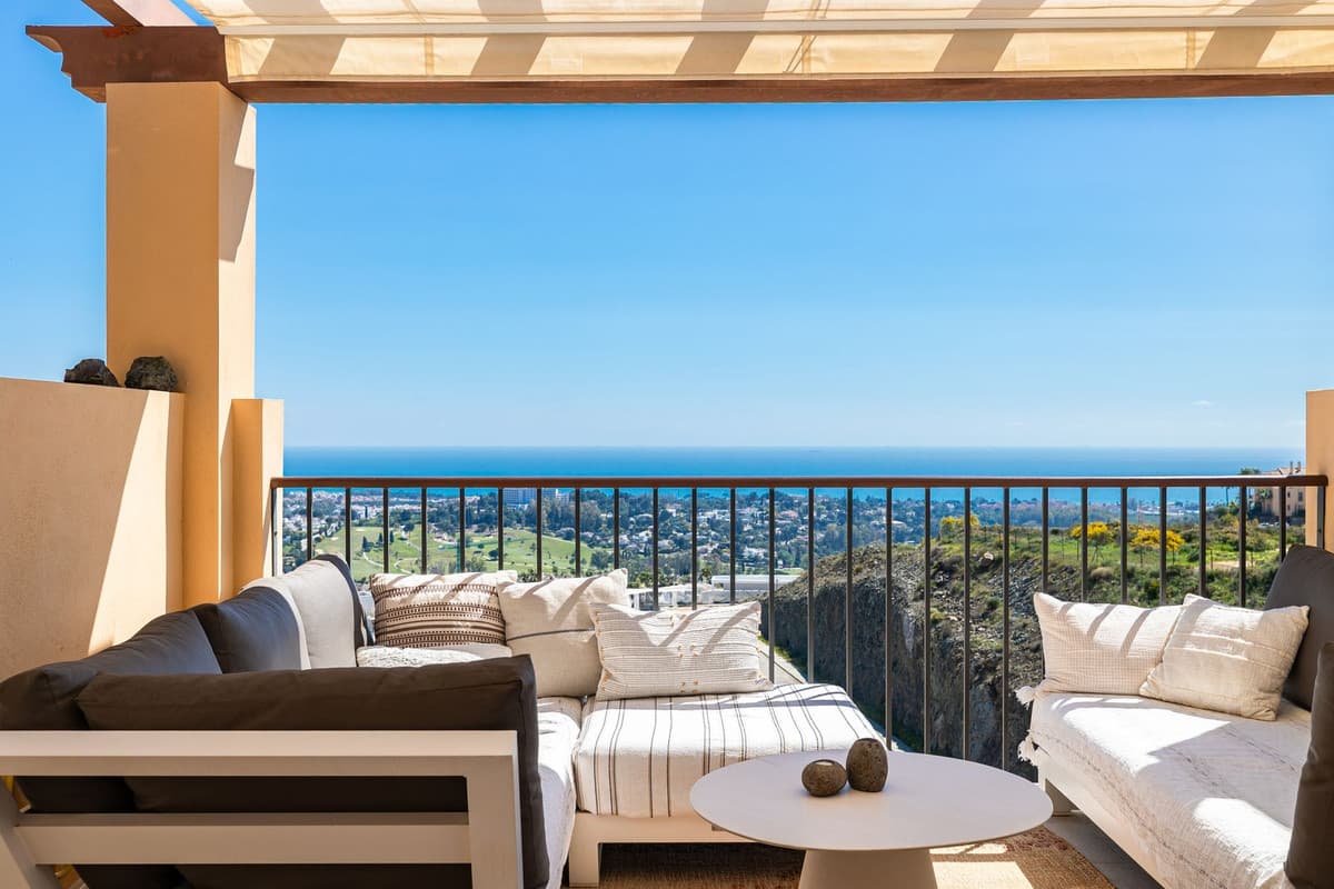 Penthouse in Benahavís — photo 3 of 10