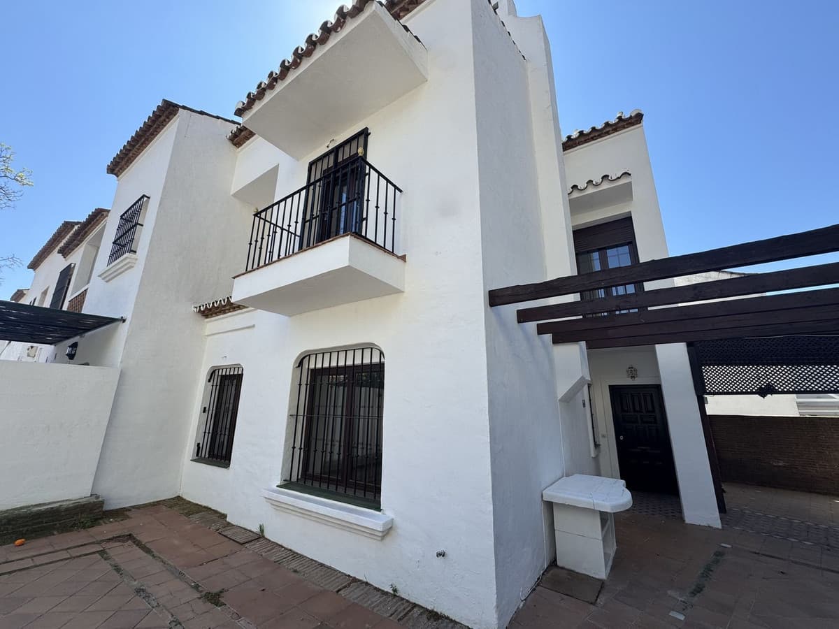 Townhouse in Marbella — photo 1 of 10