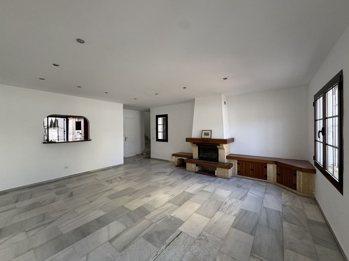 Townhouse in Marbella — photo 3 of 10
