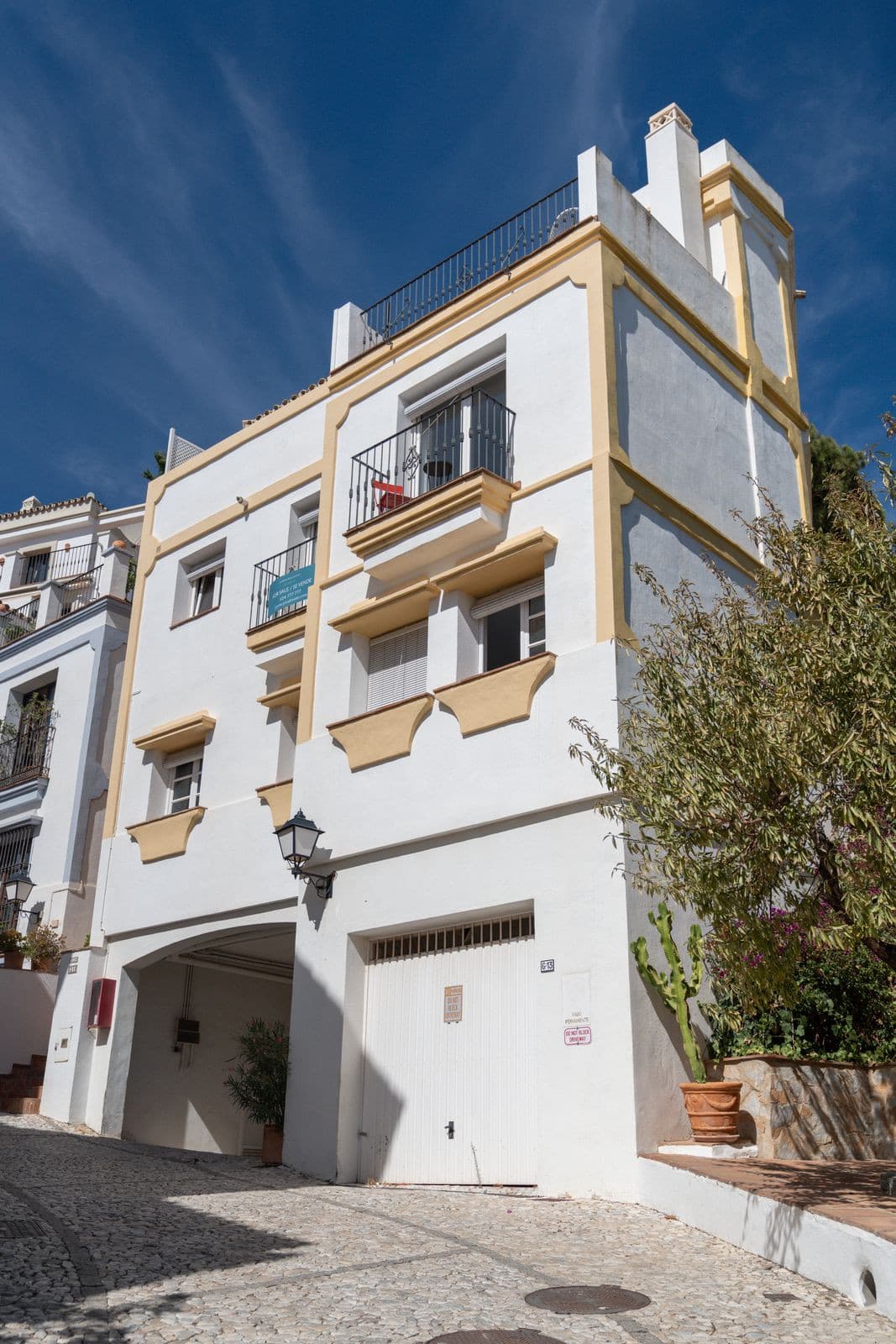 Townhouse in La Heredia — photo 1 of 10