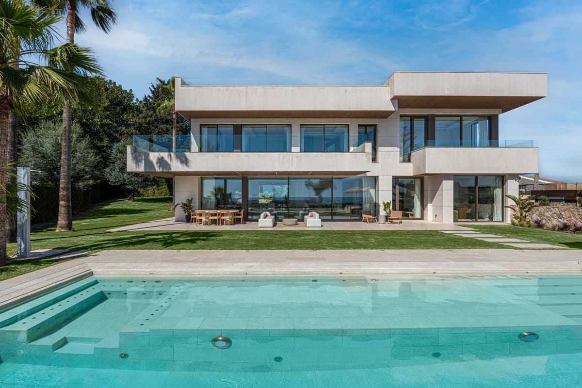 Detached Villa in Málaga — photo 1 of 10