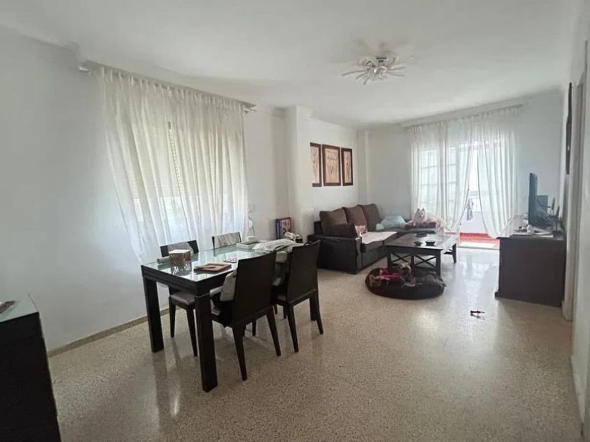 Middle Floor Apartment in Estepona — photo 3 of 10