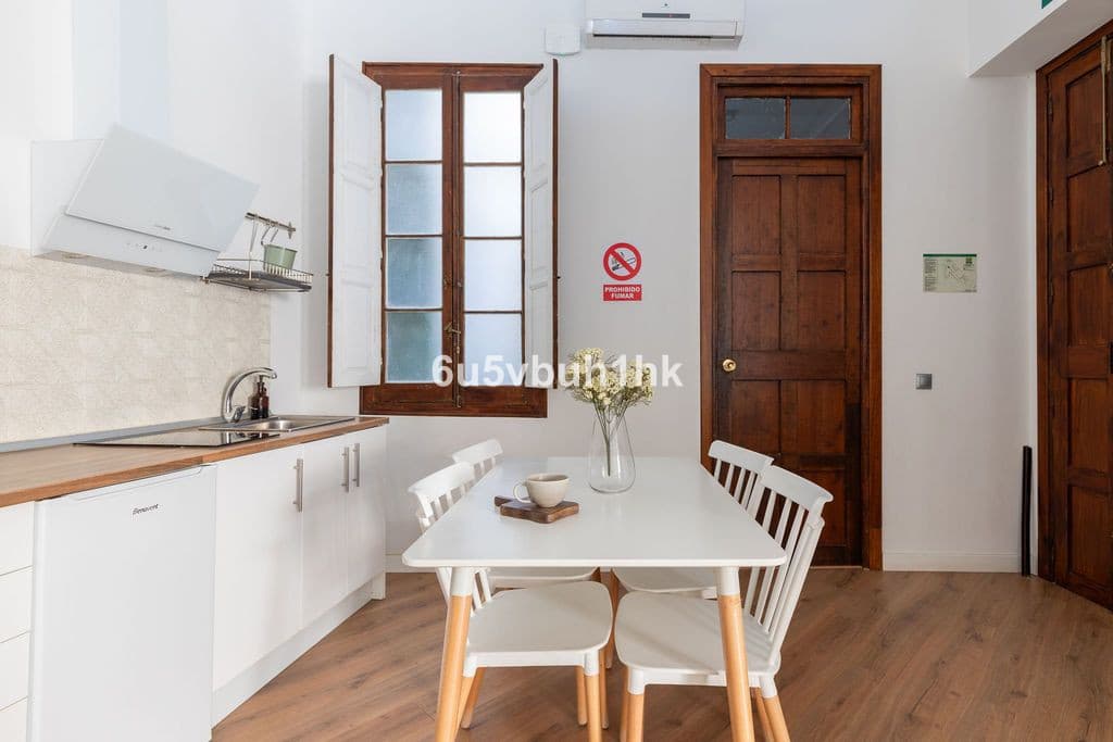 Ground Floor Apartment in Málaga — photo 7 of 10