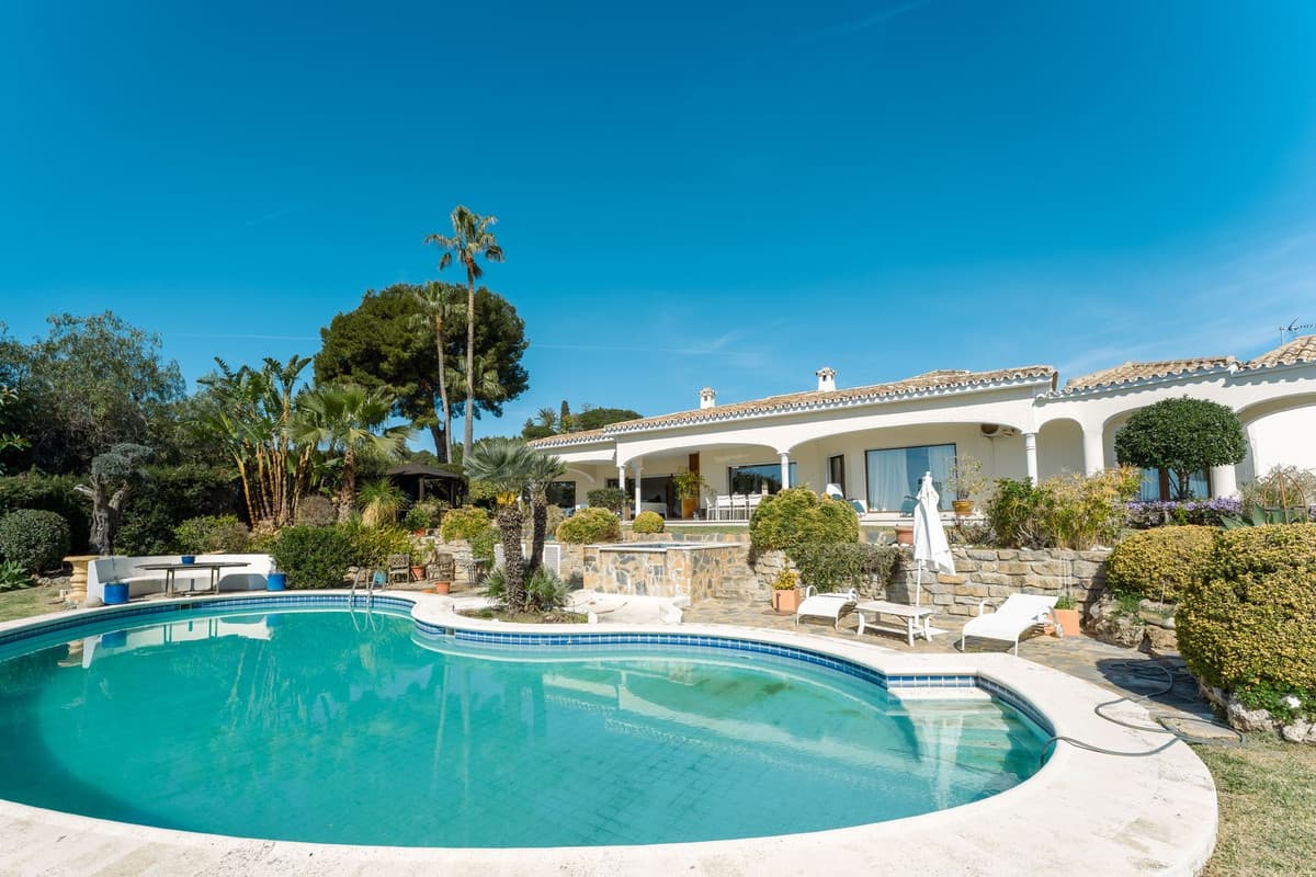Detached Villa in Benahavís — photo 1 of 10