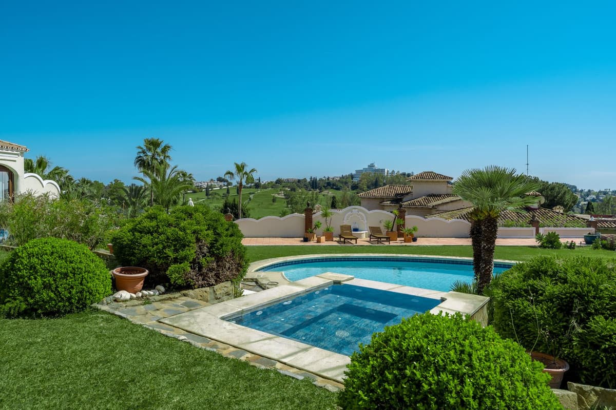Detached Villa in Benahavís — photo 2 of 10