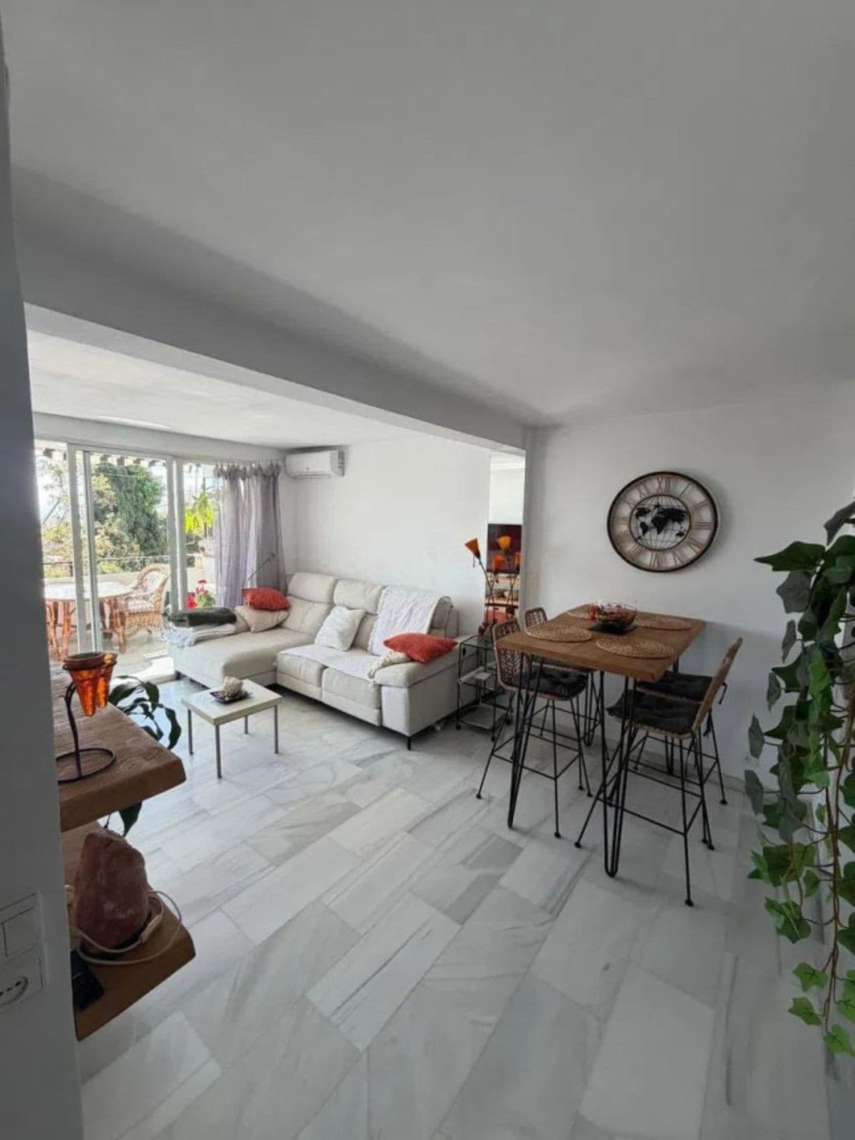 Middle Floor Apartment in Marbella — photo 2 of 10
