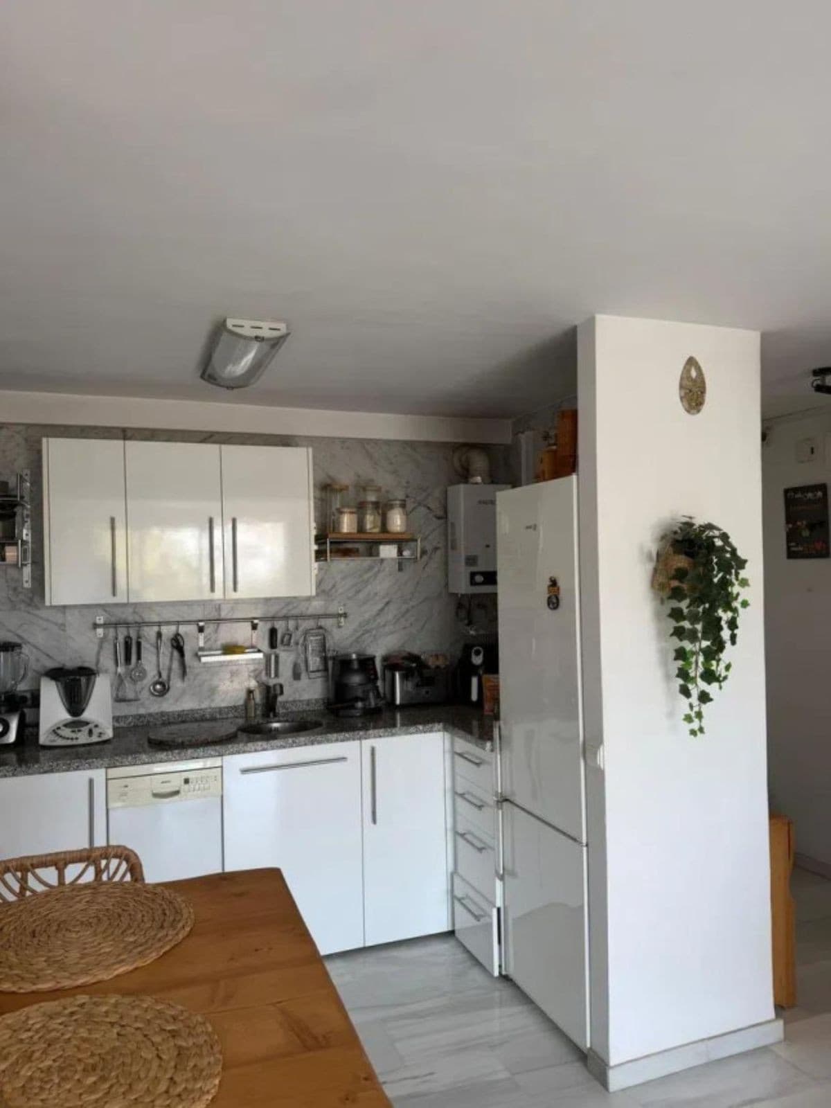 Middle Floor Apartment in Marbella — photo 3 of 10