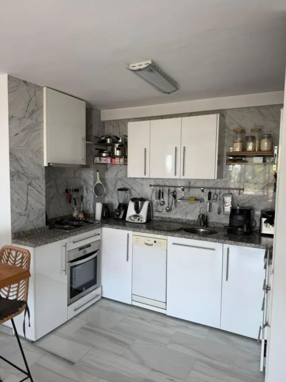 Middle Floor Apartment in Marbella — photo 4 of 10
