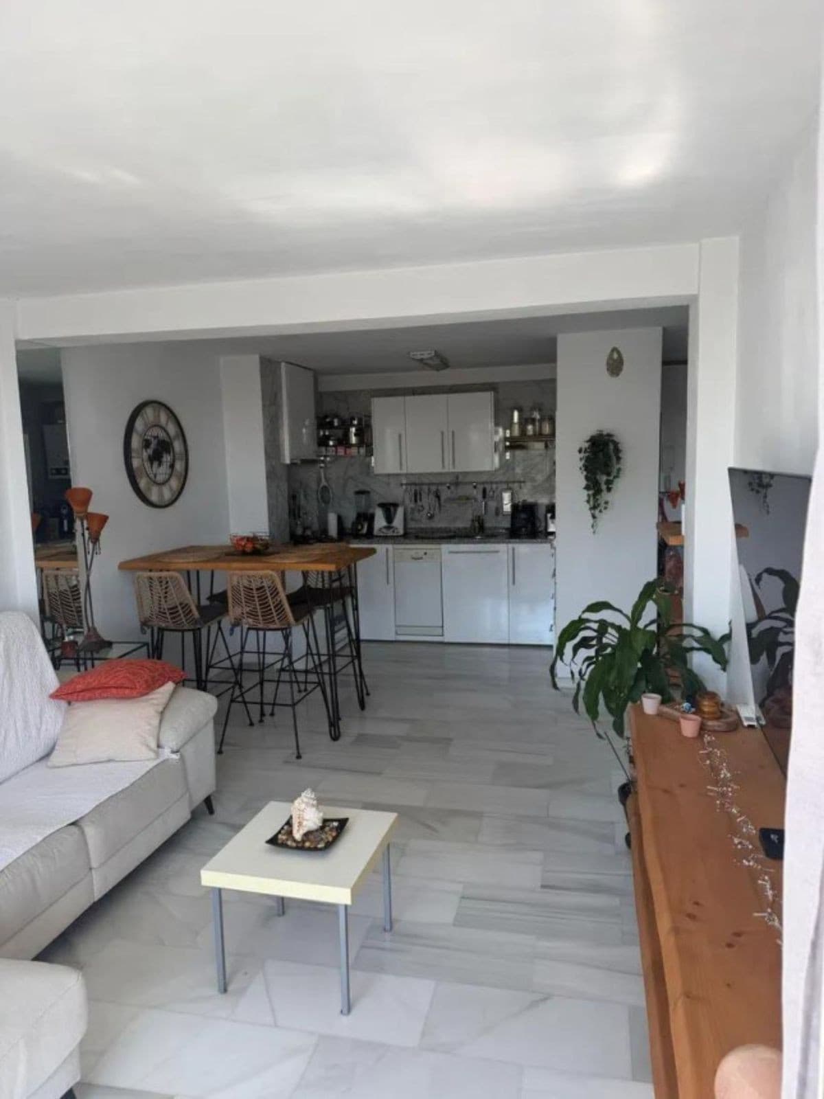 Middle Floor Apartment in Marbella — photo 9 of 10