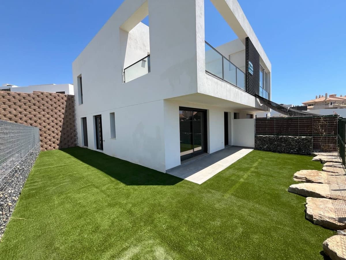 Semi-Detached House in Riviera del Sol — photo 1 of 10
