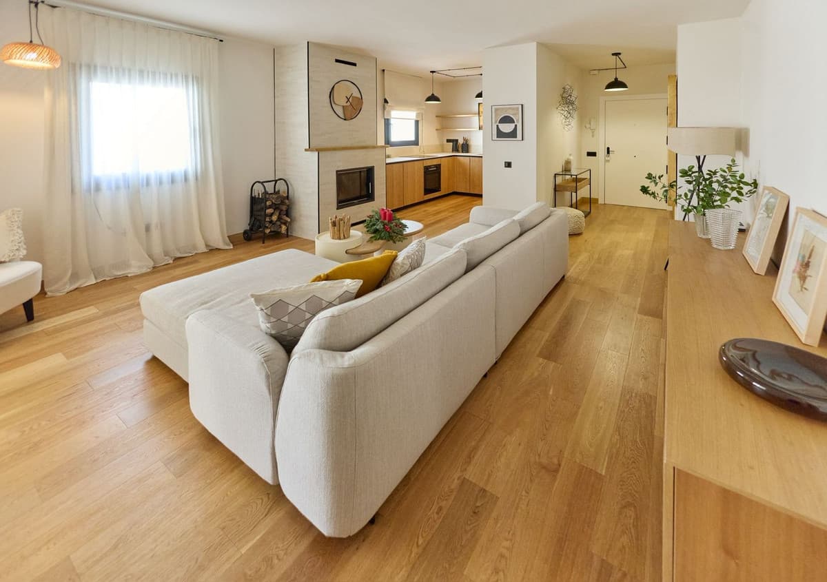Middle Floor Apartment in Marbella — photo 3 of 9