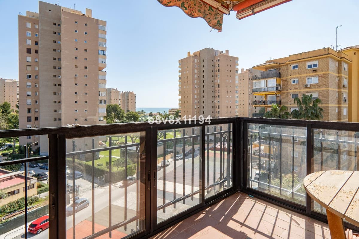 Middle Floor Apartment in Torremolinos — photo 4 of 10