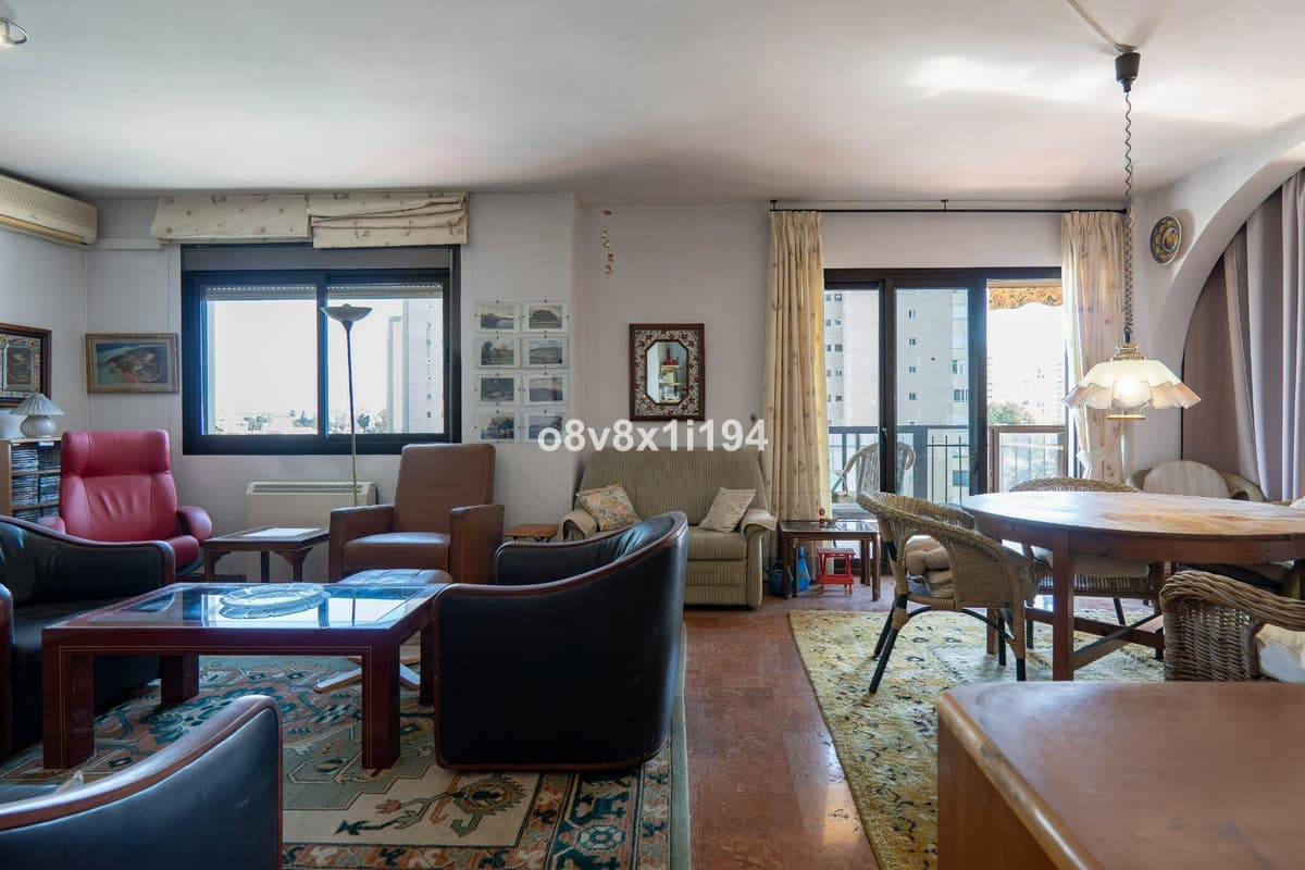 Middle Floor Apartment in Torremolinos — photo 8 of 10