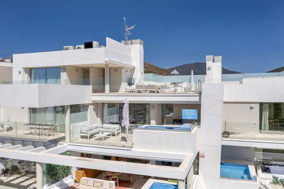 Penthouse in Nueva Andalucía — photo 1 of 10