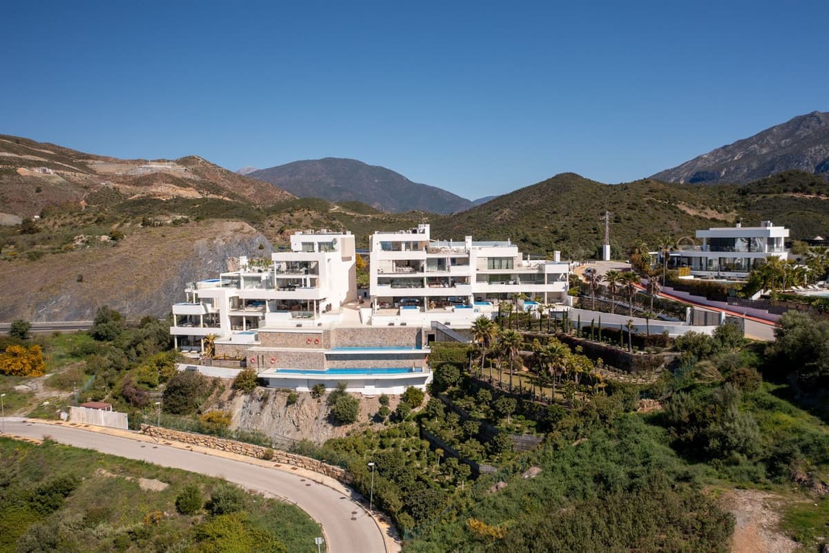 Penthouse in Nueva Andalucía — photo 2 of 10