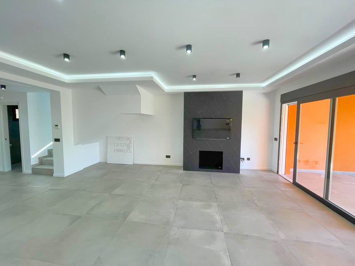 Townhouse in El Paraiso — photo 6 of 10
