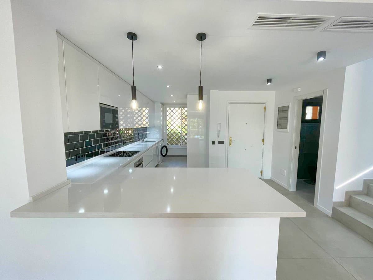 Townhouse in El Paraiso — photo 8 of 10