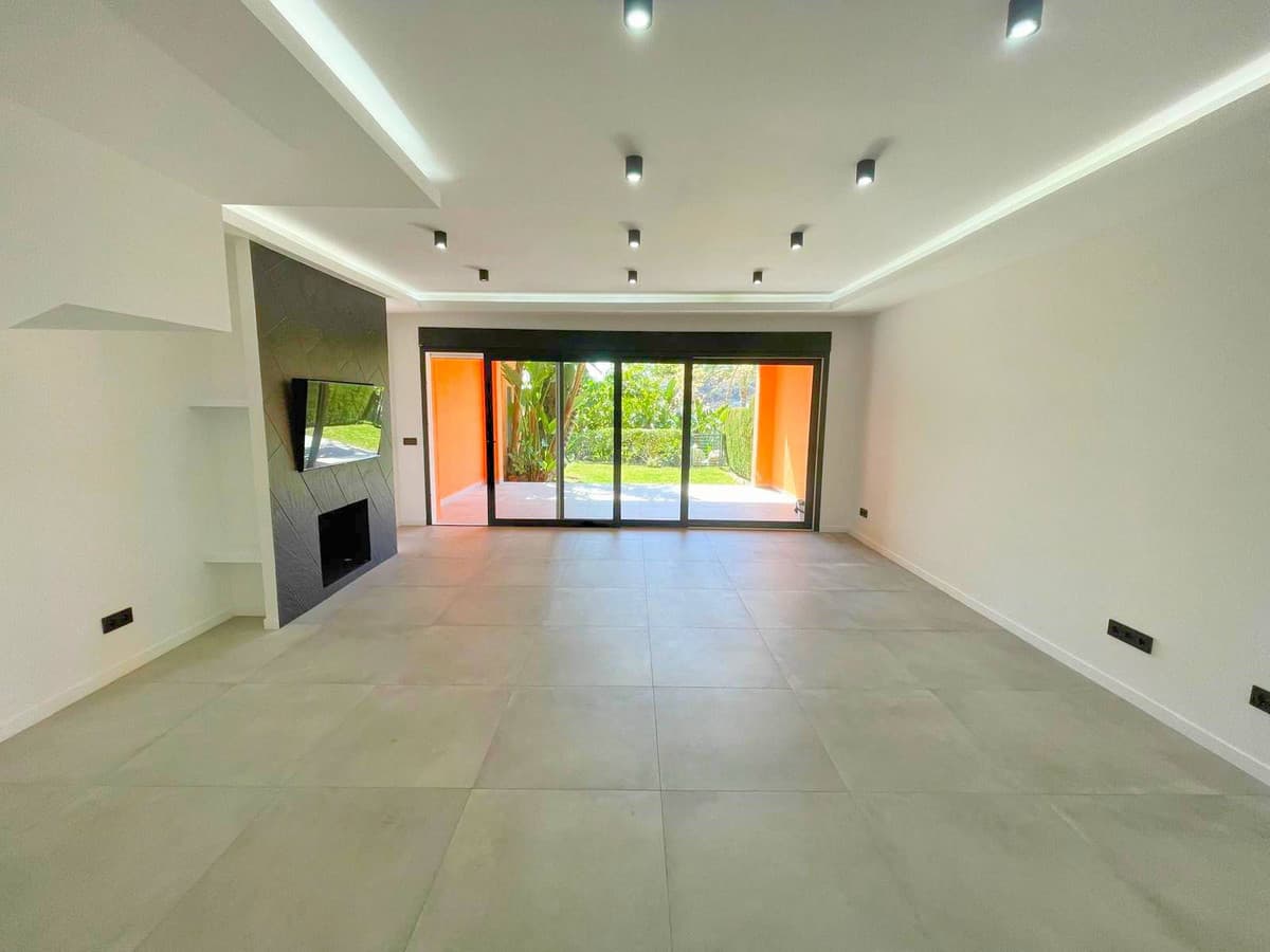Townhouse in El Paraiso — photo 10 of 10