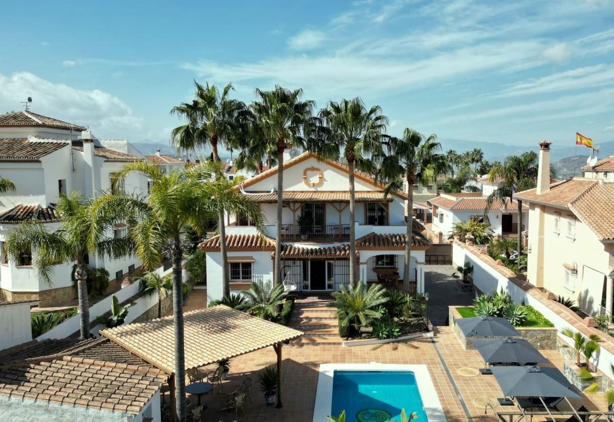 Detached Villa in Alhaurín el Grande — photo 2 of 10