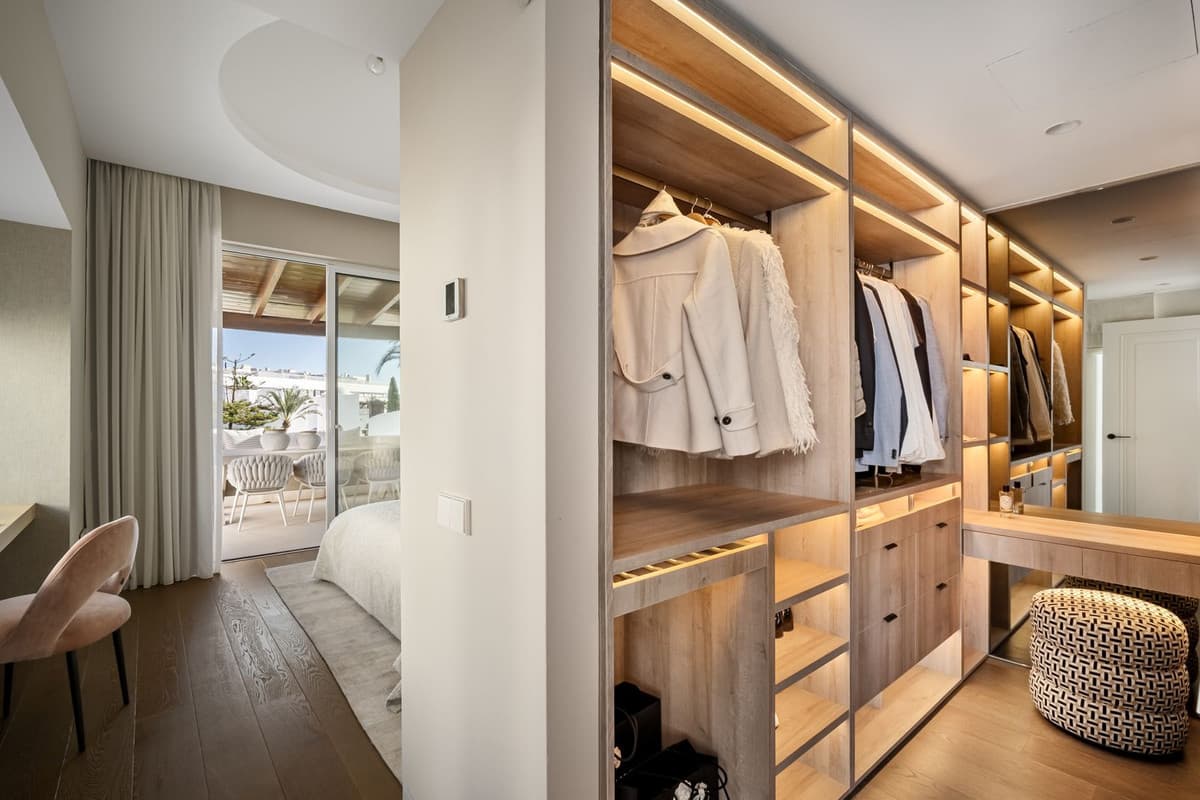 Penthouse Duplex in The Golden Mile — photo 10 of 10