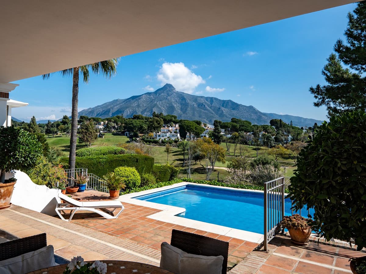 Detached Villa in Aloha — photo 1 of 10