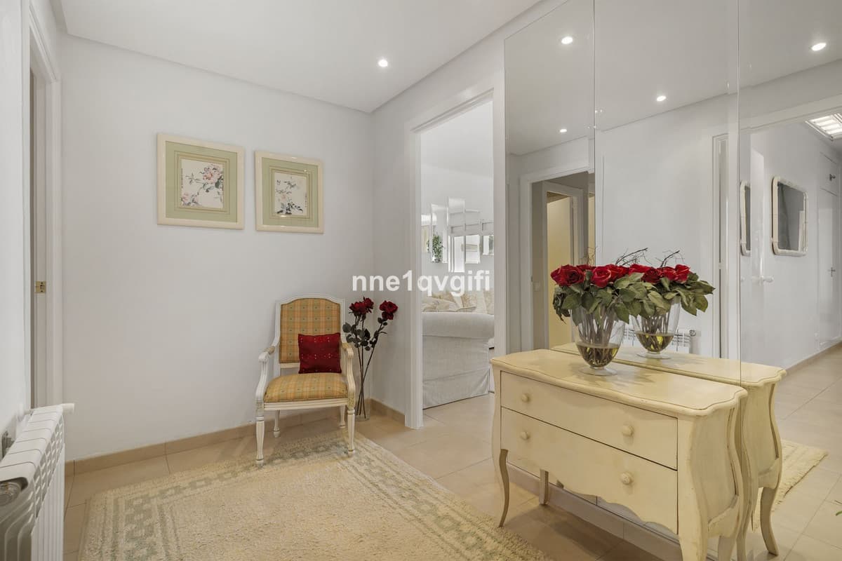 Middle Floor Apartment in Nagüeles — photo 7 of 10
