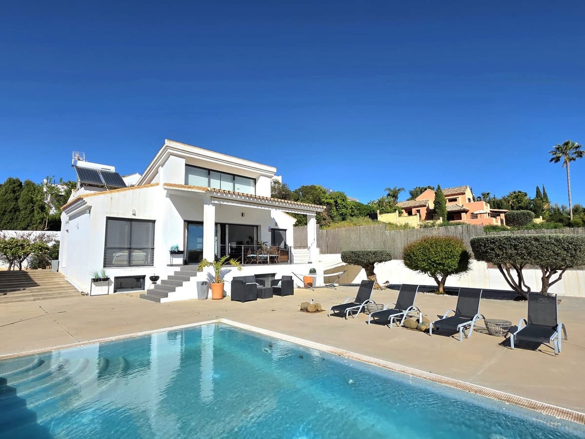 Detached Villa in Estepona — photo 2 of 10