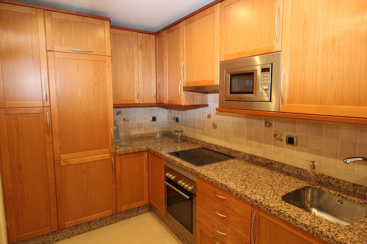 Semi-Detached House in The Golden Mile — photo 3 of 10