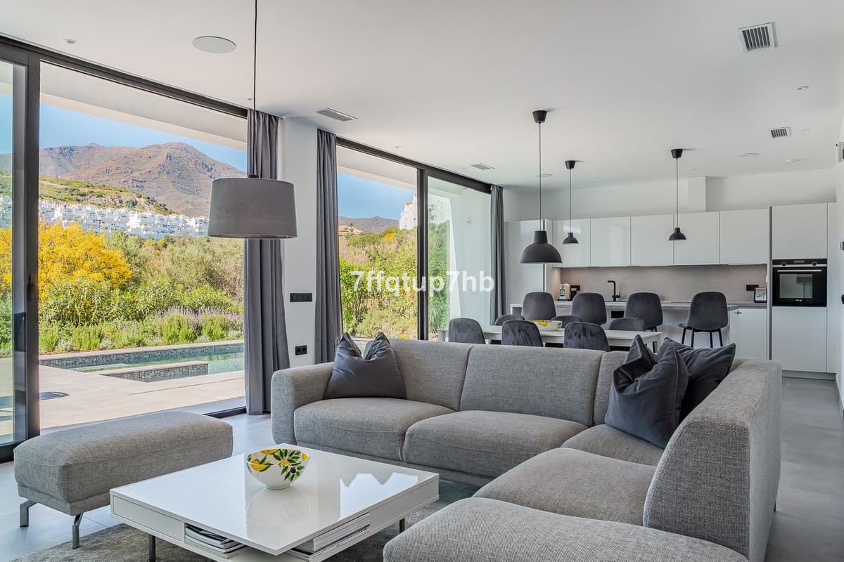 Detached Villa in Estepona — photo 9 of 10