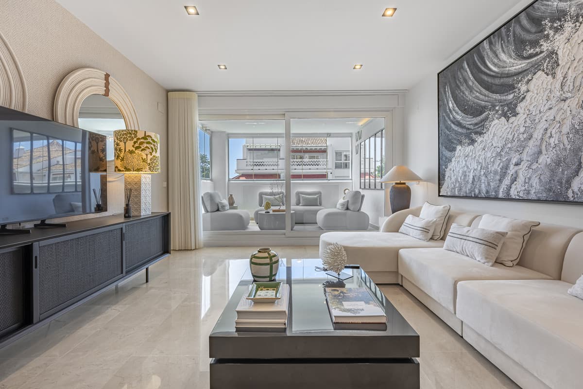 Middle Floor Apartment in The Golden Mile — photo 4 of 10