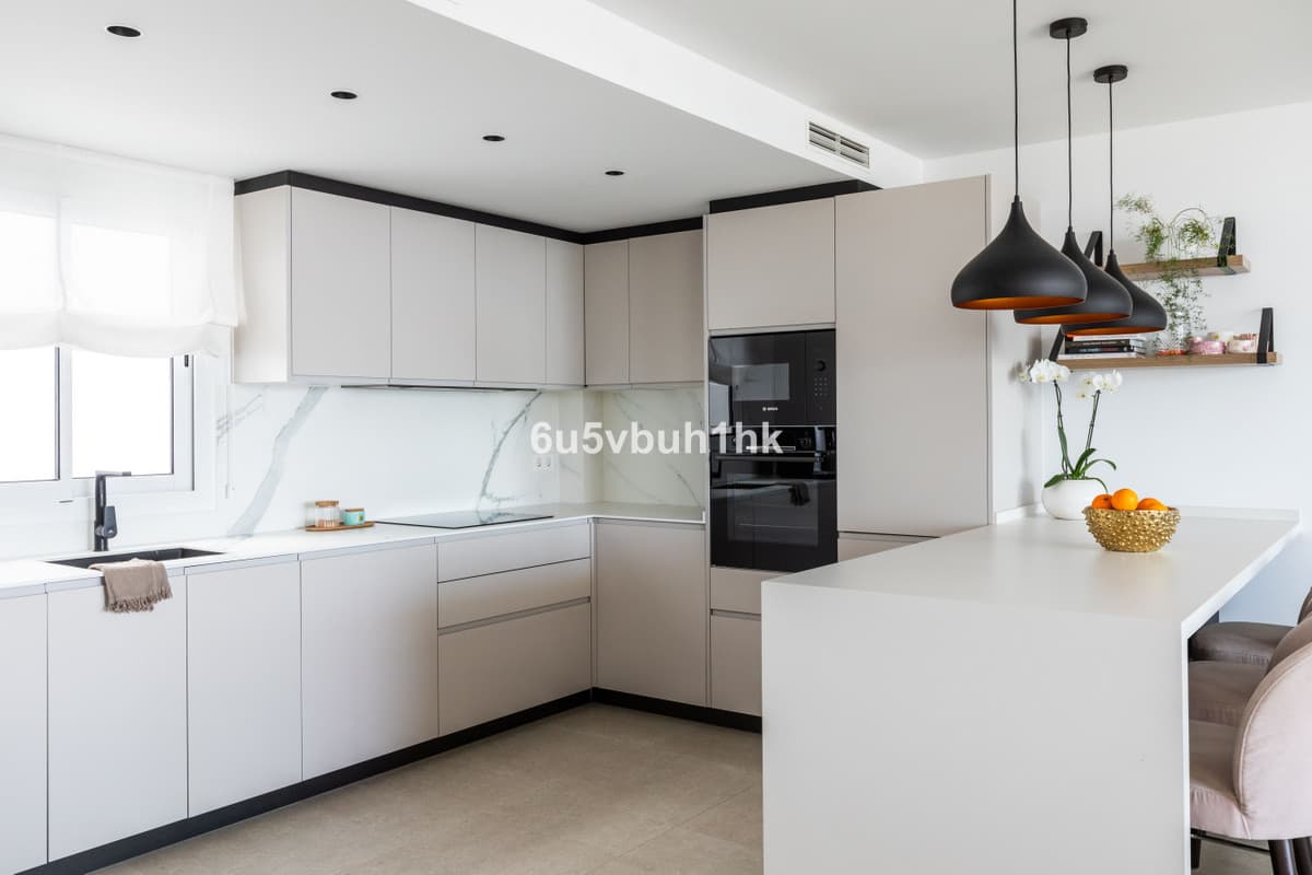 Middle Floor Apartment in Torrequebrada — photo 6 of 10